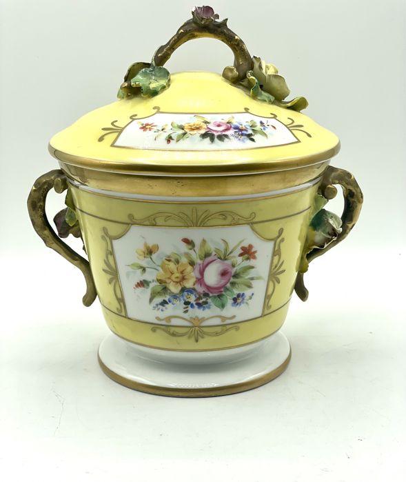 Bomboneira porcelana Vista Alegre antiga