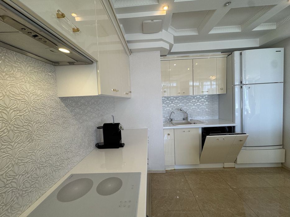 Без комісії Космополітан Сosmopolitan Дегтярівська 25А стильна класика