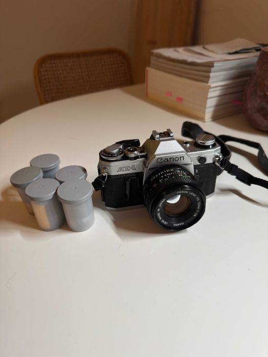 Canon AE-1 + Canon FD 50mm f/1.8 + 5 rolos Kodak