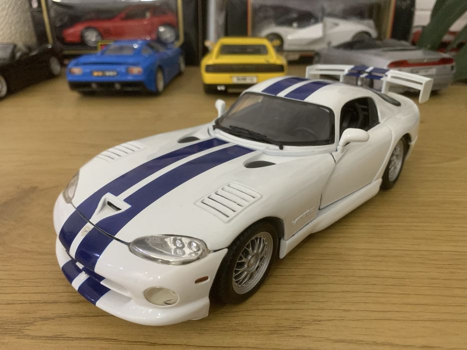 Model Maisto Dodge Viper GTS 1:18 stan idealny