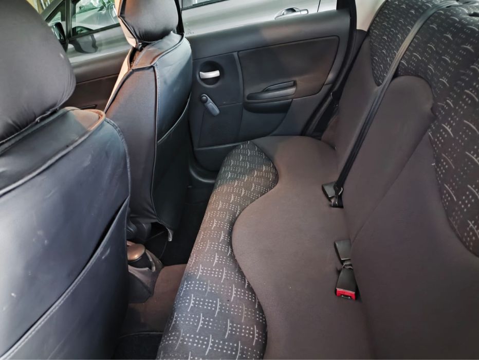 Carro Citroën em bom estado