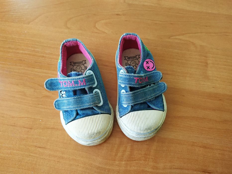 Дівочі шкіряні туфлі.