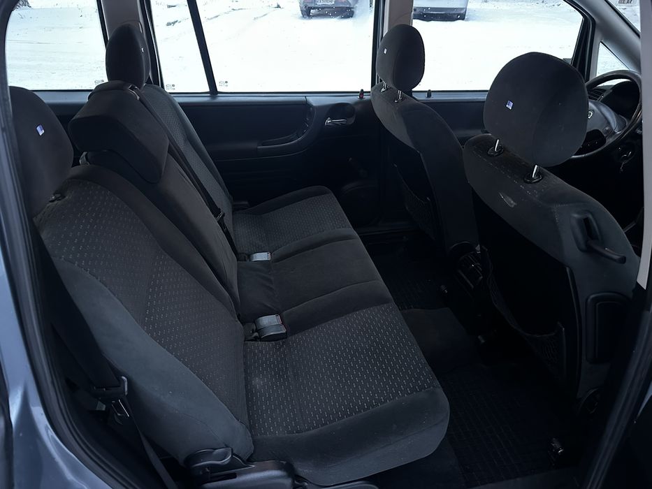 Свіжопригнана Опель Зафіра 1.8ГАЗ-БЕНЗИН  не розмитнена вже в Києві