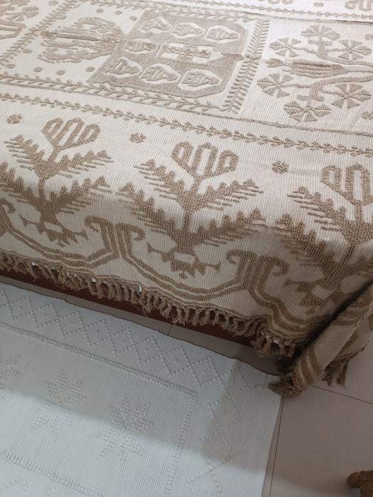 Vendo uma colcha antiga em linho e estopa