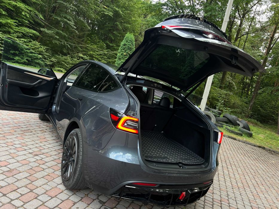 Tesla Model Y 2023р 12місяць