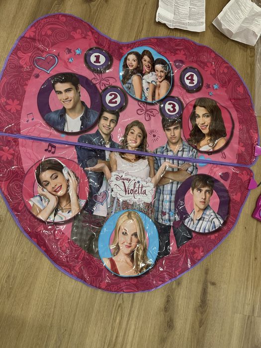 Jogo/ tapete som e dança da Violetta