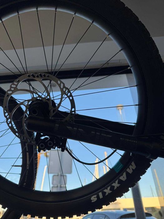 Bicicleta Yamaha MORO 07 eMTB – Potência, Design e Condução Pura