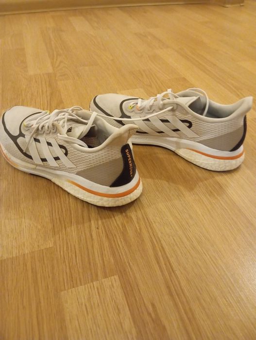 Кроссовки Адидас унисекс  в отличном состоянии