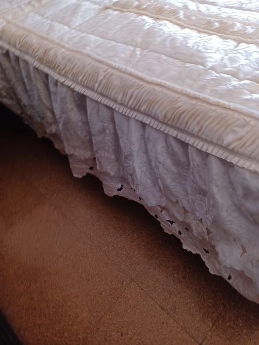 Colcha de casal em cetim, rosa,com folhos