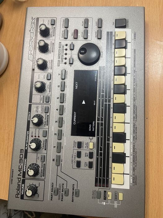 Roland MC 303 Groovebox