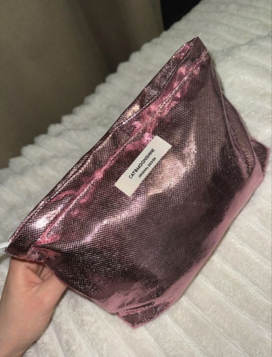 Neonowa błyszcząca kosmetyczka różowa róż metaliczna wężowy wzór