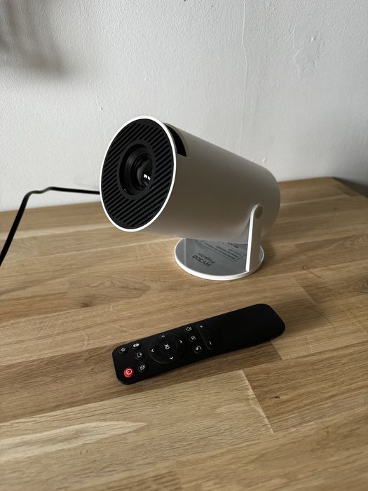 Projektor rzutnik HY300