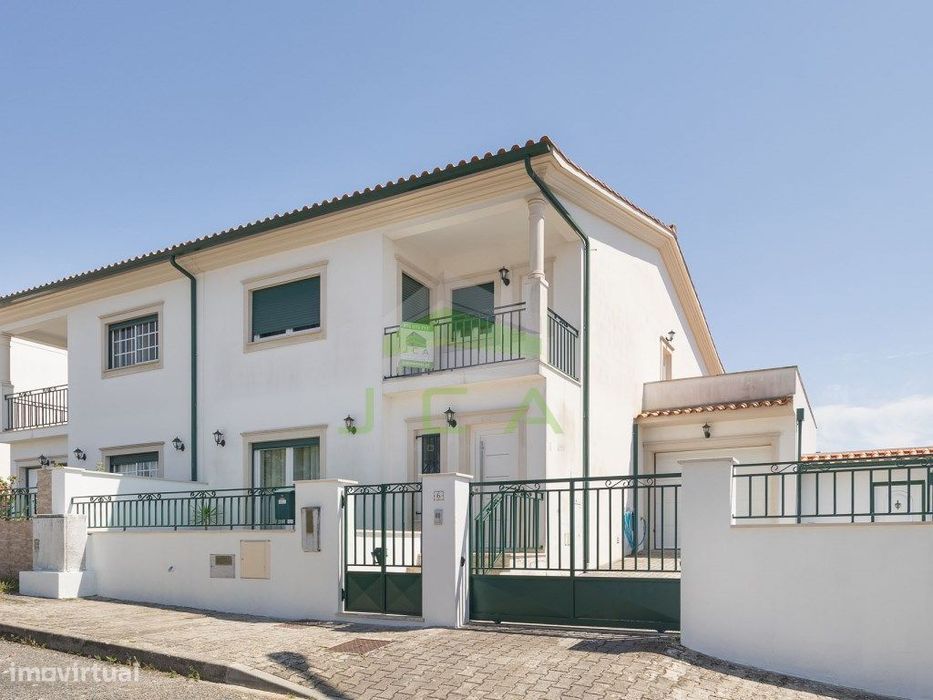 Moradia V4 com terraço a 3km de Leiria