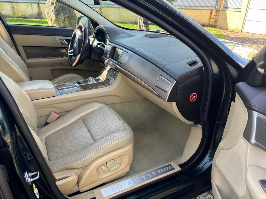 JAGUAR XF 2.7 D V6 Premium Luxury