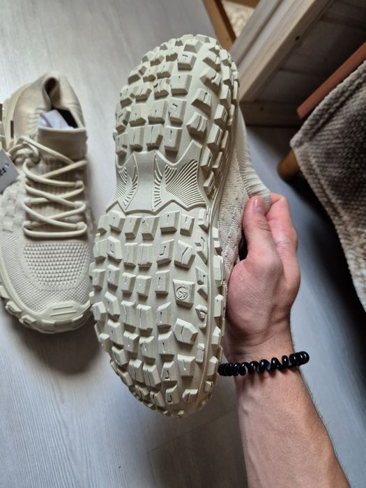 Продам нові кросівки