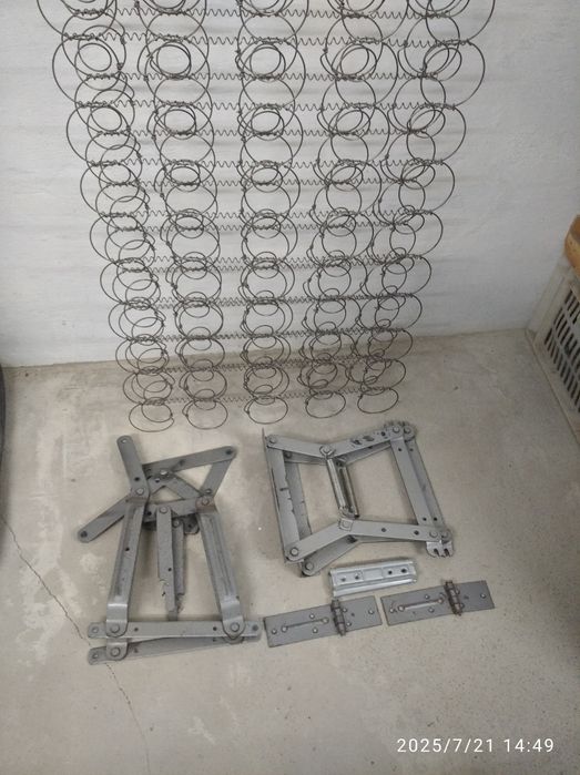 Пружинный блок и кронштейны к дивану.