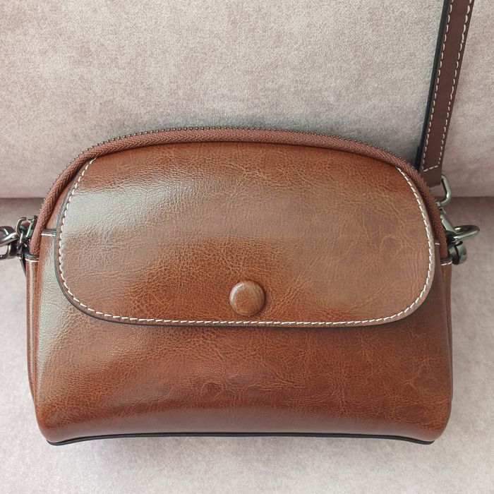 Listonoszka że skóry