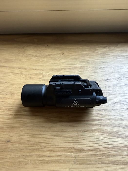 Lanterna Surefire X300 (Réplica) - Airsoft