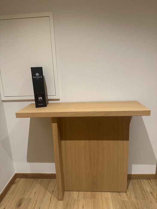 Consola desenhada Nova