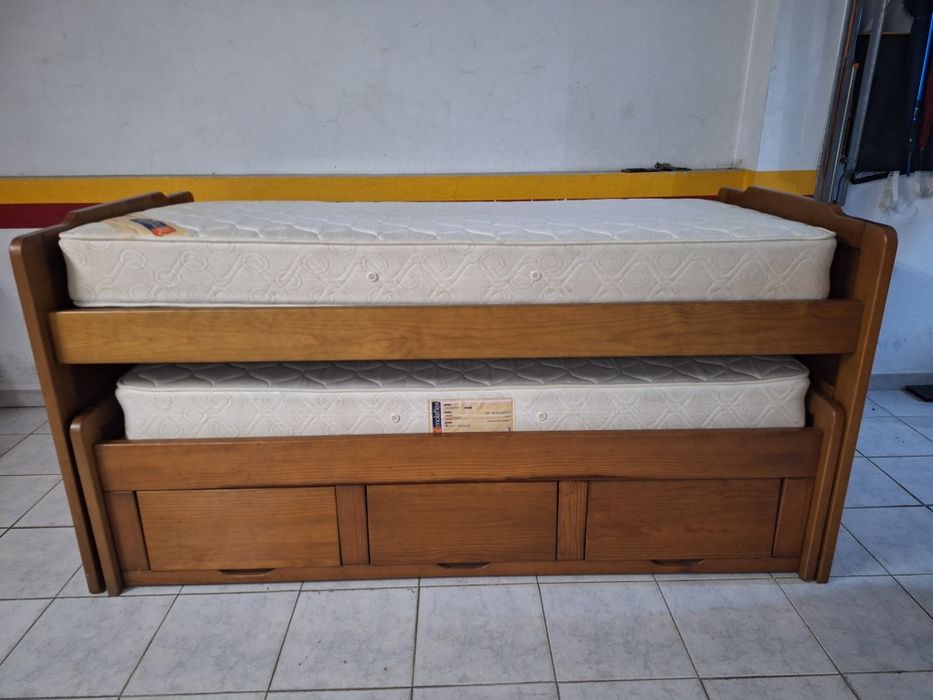 Conjunto de 2 camas beliches  em madeira maciça