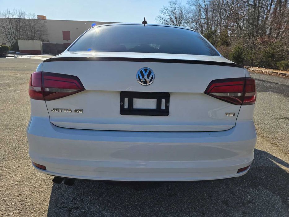 Volkswagen Jetta      2018