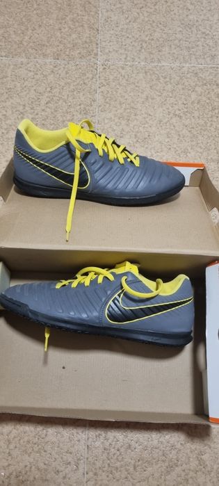 Chuteiras Nike usadas 2 vezes