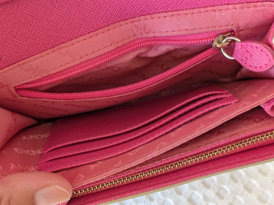 Carteira DKNY rosa e bege