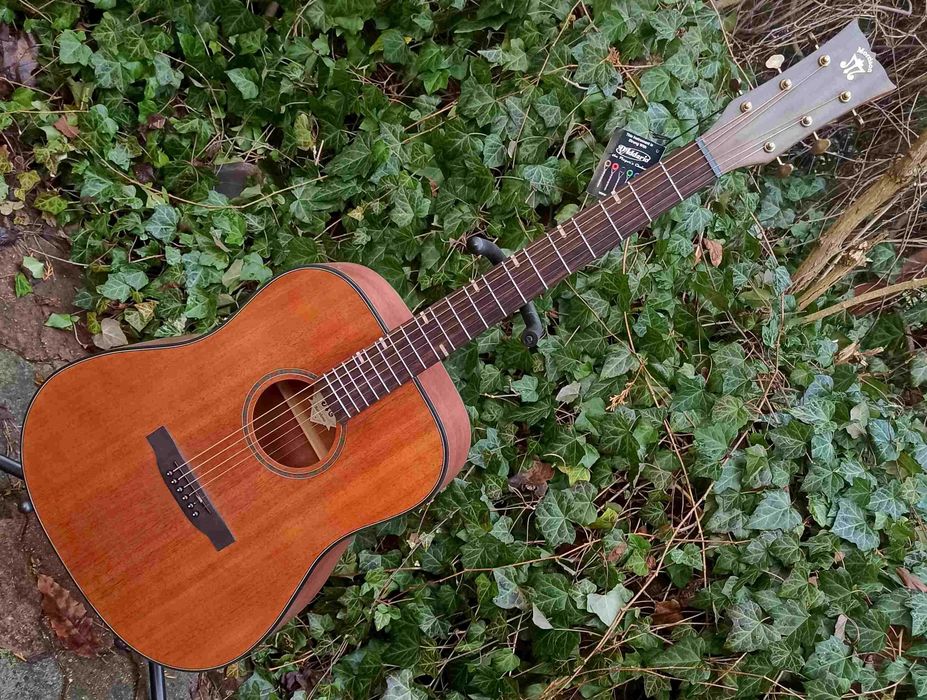 Nowa gitara akustyczna Barcelona B1007W