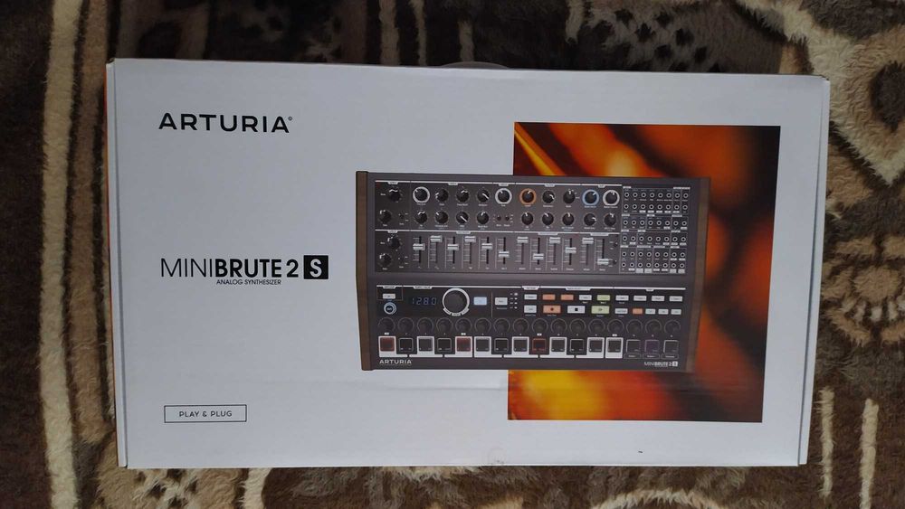 Arturia Minibrute 2S  - analog synth / drum machine