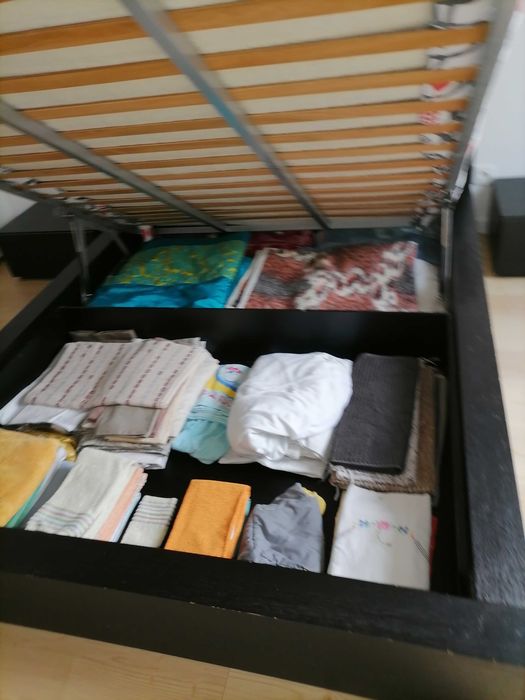 Cama de casal e 2 mesas de cabeceira madeira maciça