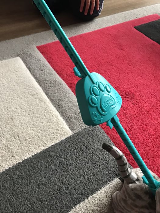 Kotek maskotka interaktywny na smyczy Hasbro Fur Real stan idealny
