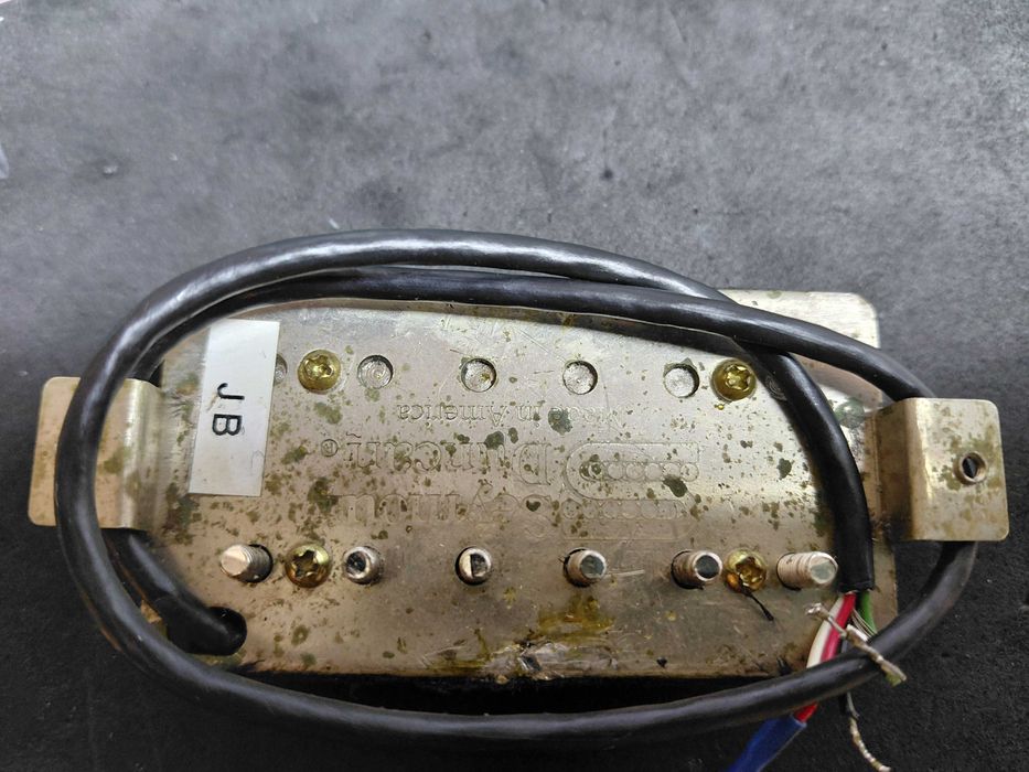 Pickups DiMarzio/Seymour Ducan/Ibanez