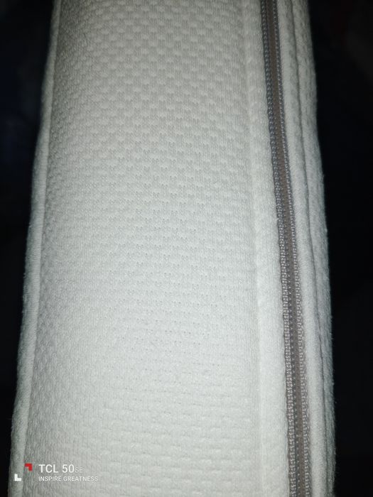 Colchão IKEA para cama de bebé.