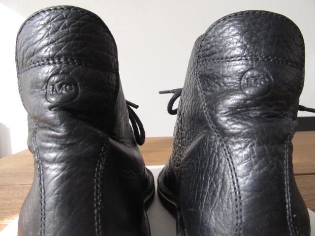 Botas em pele genuína (novas)