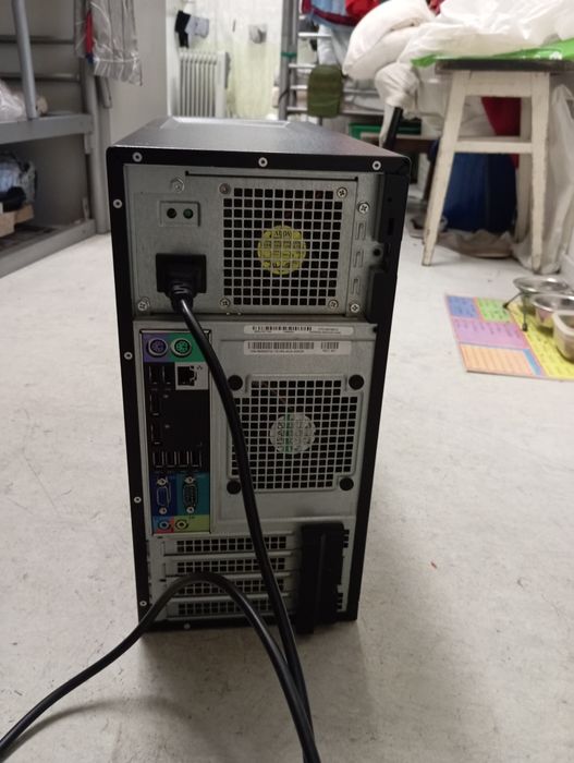 Компьютер хорошего качества,как для работы также