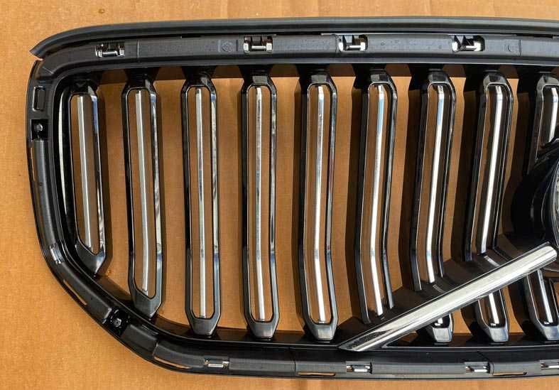 grelha frontal volvo XC40