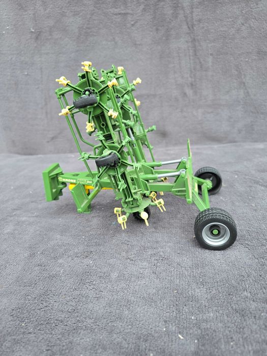 Bruder Przetrząsacz Krone KWT 8.82