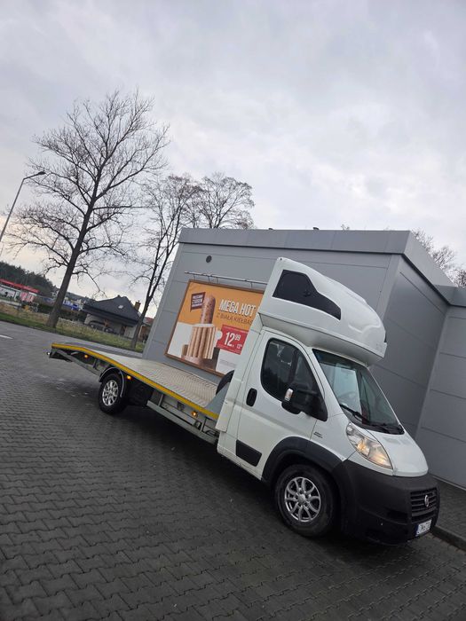 Laweta transport ciagniki maszyny auta