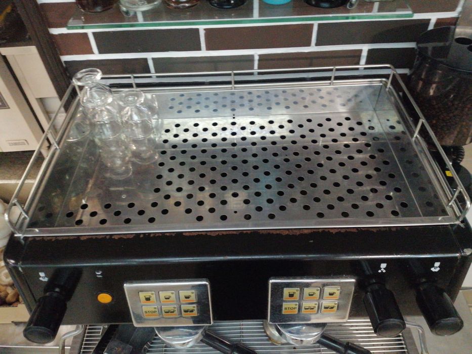 Máquina de café comercial e filtro de água incluídos