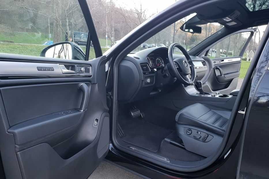 Продам Volkswagen Touareg R-Line 2016 года