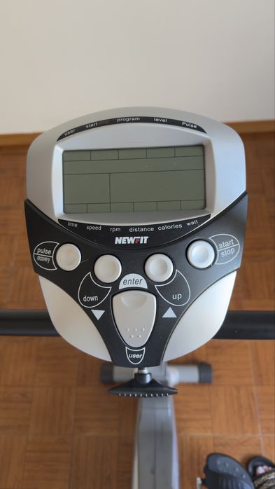 Bicicleta Estática Newfit C3.25 – Excelente Estado