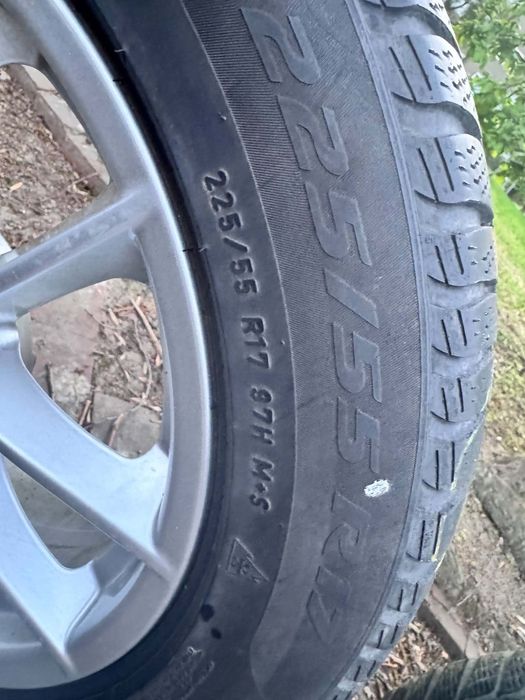 Alufelgi z oponami zimowymi BMW