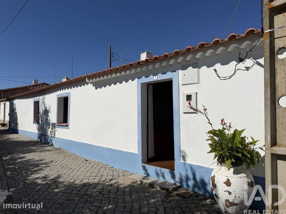 Casa / Villa em São João dos Caldeireiros de 75 m2