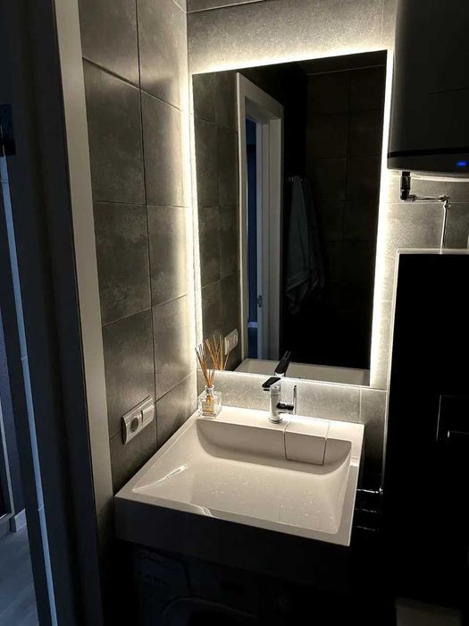 Різні дизайнерські дзеркала з лед підсвіткою на ваш смак! Звертайтесь