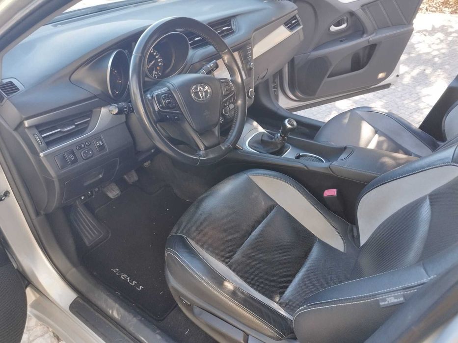 Toyota Avensis Touring Sports 1.6D Luxury. 195.000 km. Único dono. Particular. Nacional — photo 5