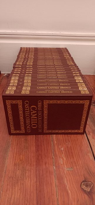 coleção de 24 volumes das "Obras Escolhidas de Camilo Castelo Branco"