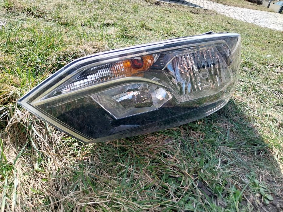 Reflektor Polo  6R 2017  prawy (pasażer)