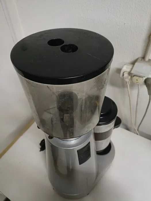 2 Moinhos de café industriais