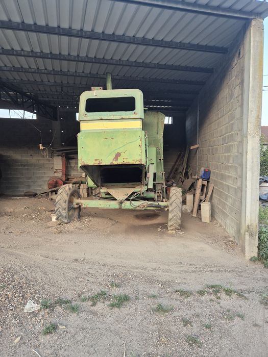 Ceifeira debulhadora john deere 1055r ler o anúncio