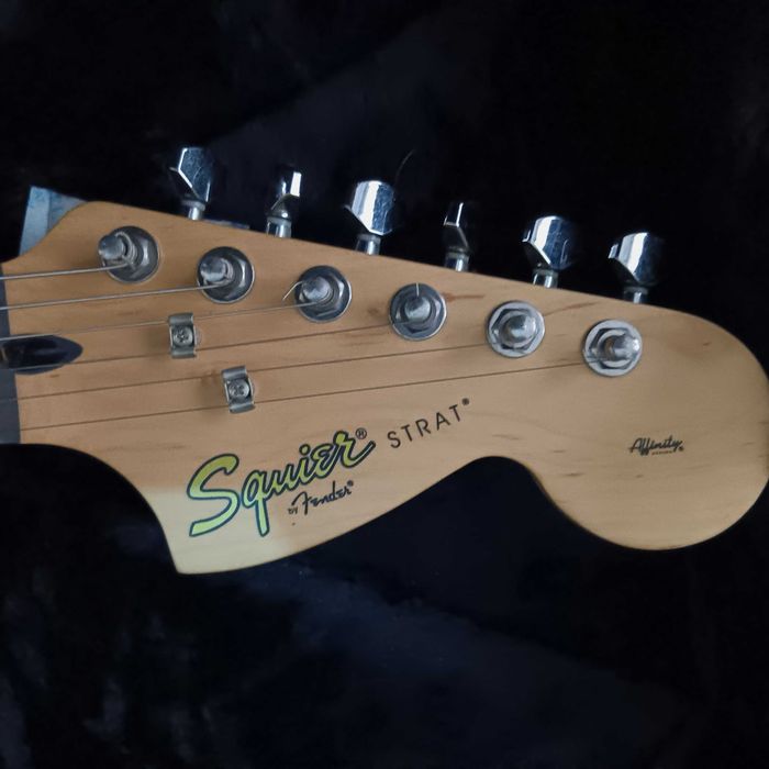 Guitarra Squier Strat Affinity